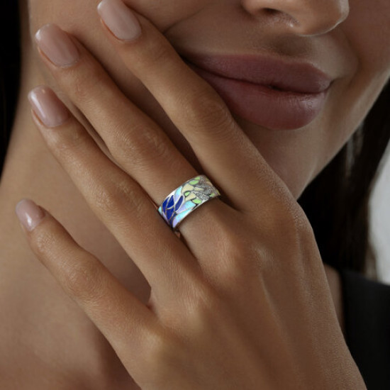 Кольцо из серебра с эмалью с фианитами