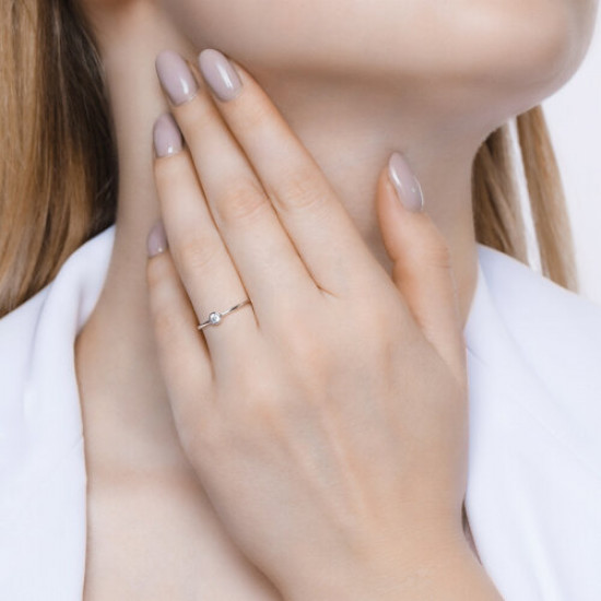 Кольцо из серебра c фианитом