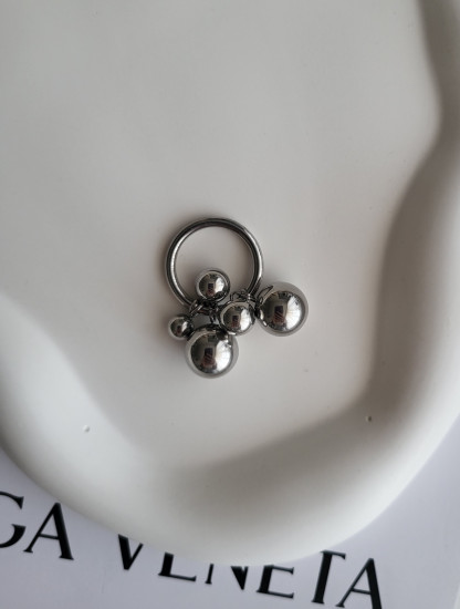 Кольцо с бусинами