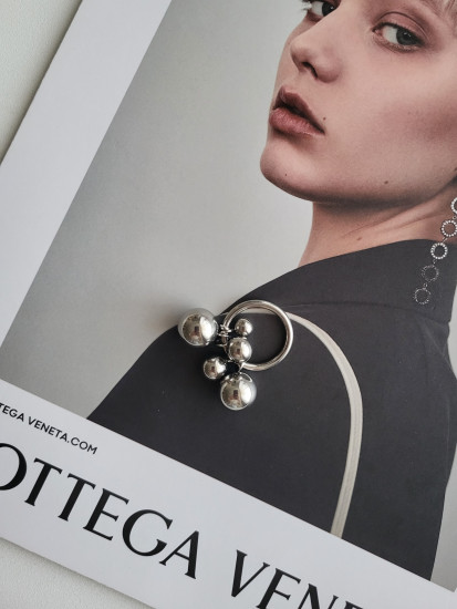 Кольцо с бусинами