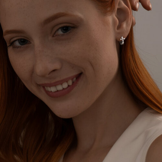 Серьги из серебра с фианитами