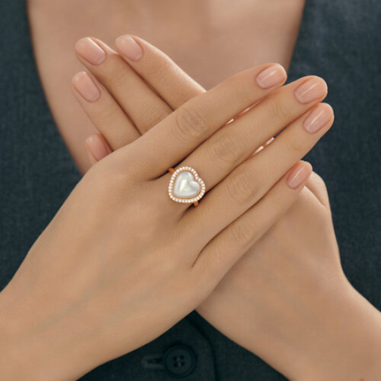 Кольцо из серебра с синтетическим жемчугом и фианитами