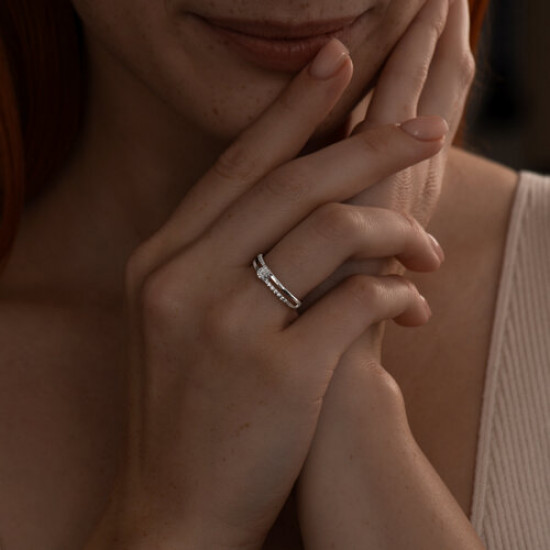 Кольцо из серебра с бриллиантом и фианитами