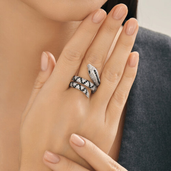 Кольцо из серебра с фианитами