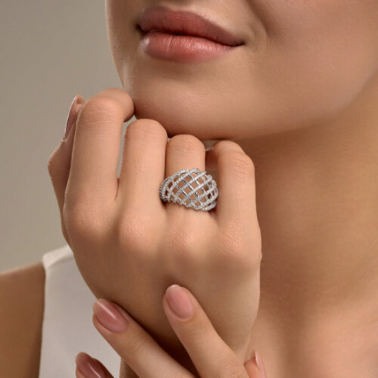 Кольцо из серебра с фианитами