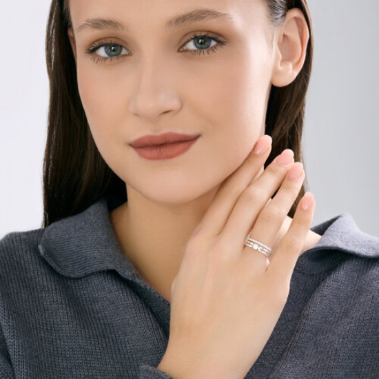 Кольцо из серебра с фианитами