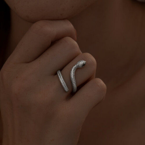 Кольцо из серебра с фианитами