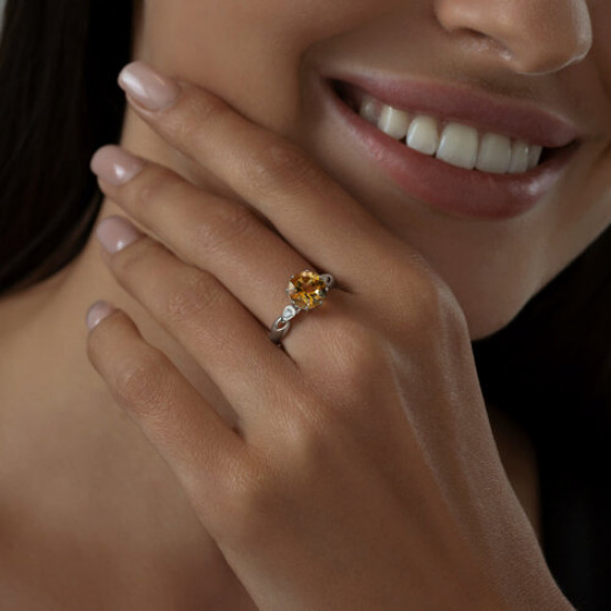 Кольцо из серебра с фианитами и цитрином