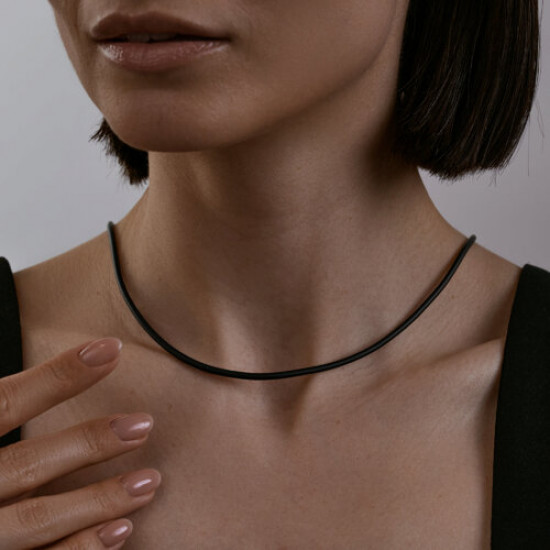 Шнурок-колье со вставкой из серебра