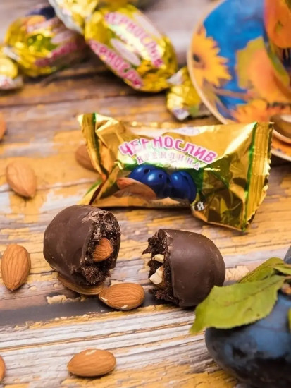 Конфеты «Чернослив шоколадный с миндалем»