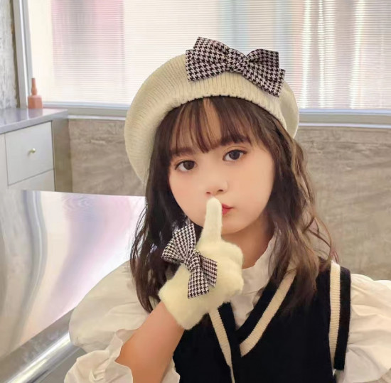 Берет вязаный для девочек