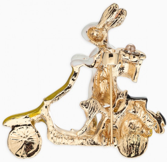 Брошь «Заяц на мопеде»