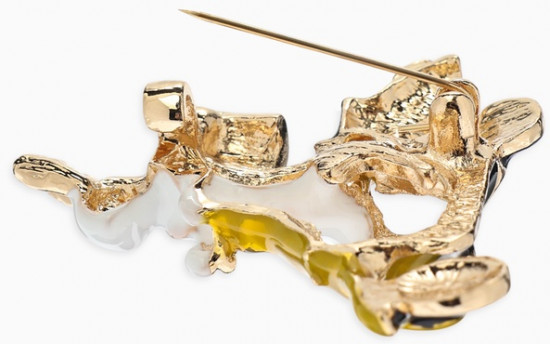 Брошь «Заяц на мопеде»