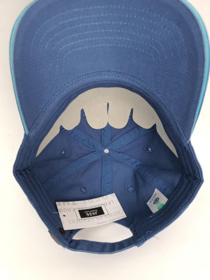 Бейсболка однотонная козырёк линия