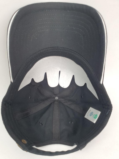 Бейсболка однотонная козырёк линия