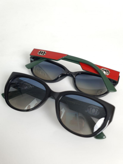 Очки солнцезащитные