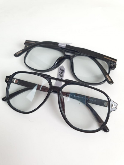 Очки солнцезащитные