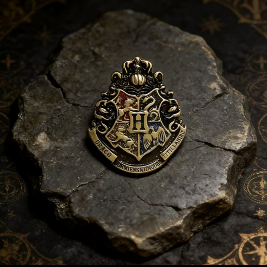 Брошь «Герб Хогвартса»