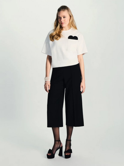 Блузка с брошью женская