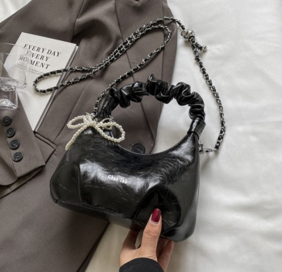 Сумка-кроссбоди глянцевая