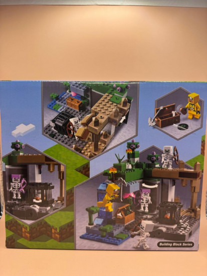 Конструктор «Minecraft. Болото скелетов. Пещера с мобами»