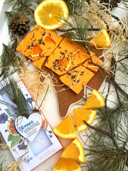 Шоколад цветной с апельсином и васильком