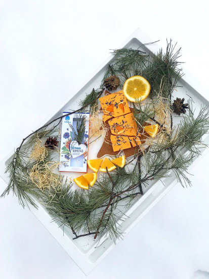 Шоколад цветной с апельсином и васильком