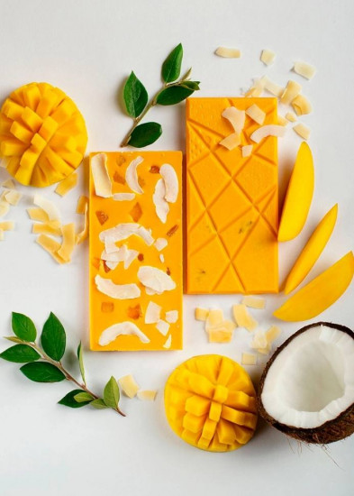 Шоколад цветной с манго и кокосом