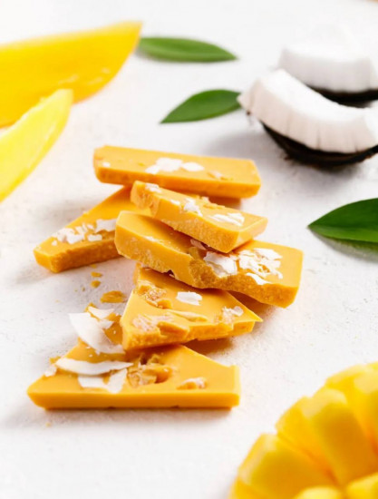 Шоколад цветной с манго и кокосом