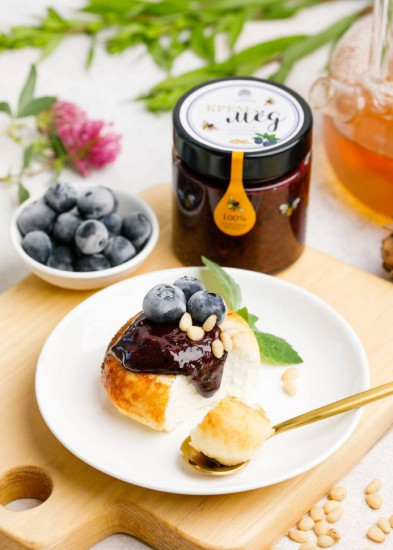 Крем-мёд с черникой и кедровым орехом