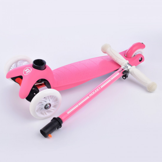 Самокат трёхколёсный