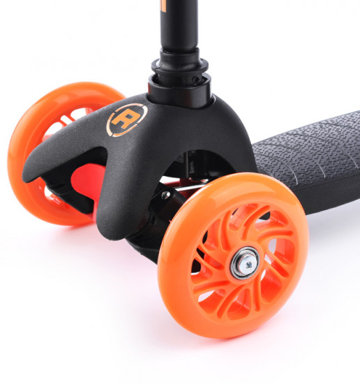 Самокат трёхколёсный