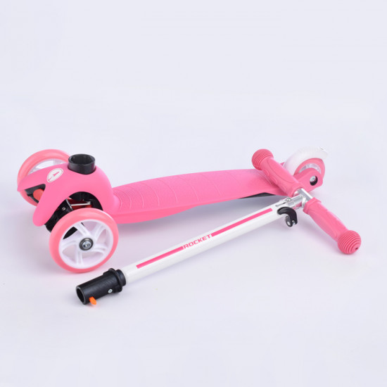 Самокат трёхколёсный