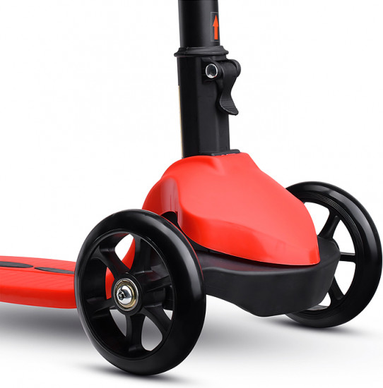 Самокат трёхколёсный