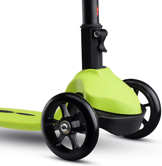 Самокат трёхколёсный