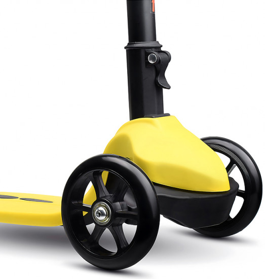 Самокат трёхколёсный