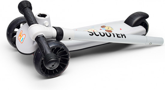 Самокат трёхколёсный