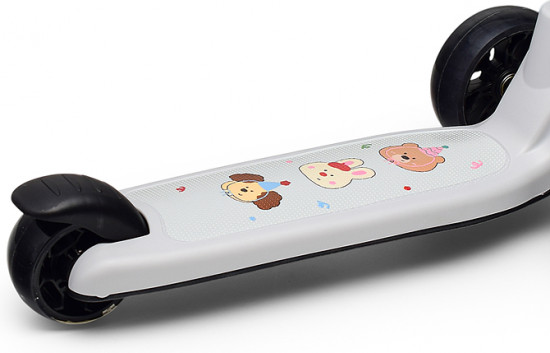 Самокат трёхколёсный