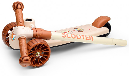 Самокат трёхколёсный