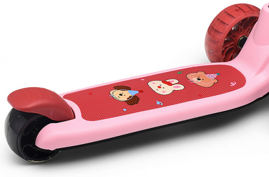 Самокат трёхколёсный