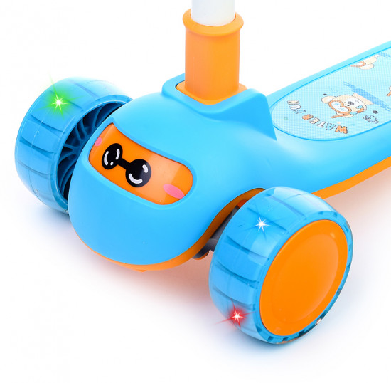 Самокат трёхколёсный