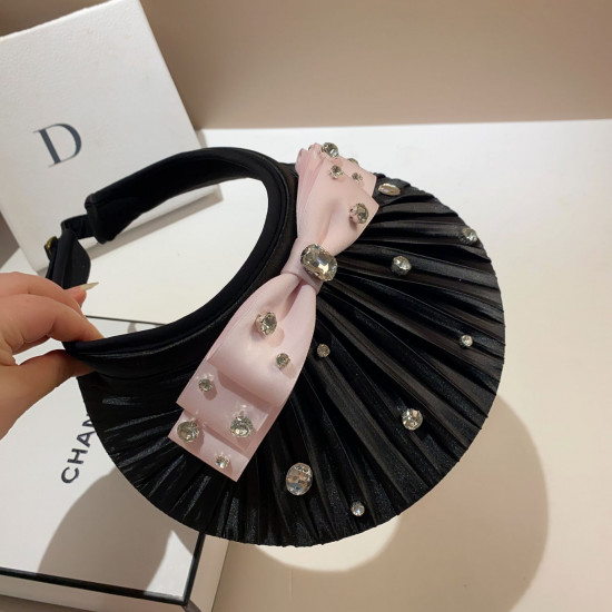 Козырек с бантом и плиссировкой