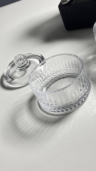 Сахарница с крышкой