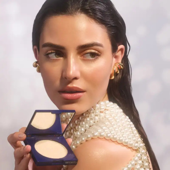 Пудра-хайлайтер универсальная «Diamond Beauty Powder», оттенок 2 Golden Glow