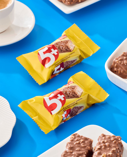 Вафли глазированные с карамелью и орехом «5+»