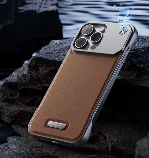 Чехол для iPhone 16 Pro кожаный с металлической защитой камеры, премиум кейс, коричневый