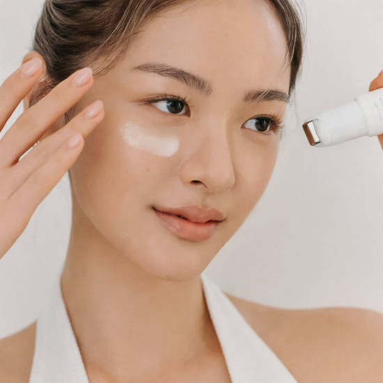 Крем вокруг глаз Retinol Flat Iron Eye Roller