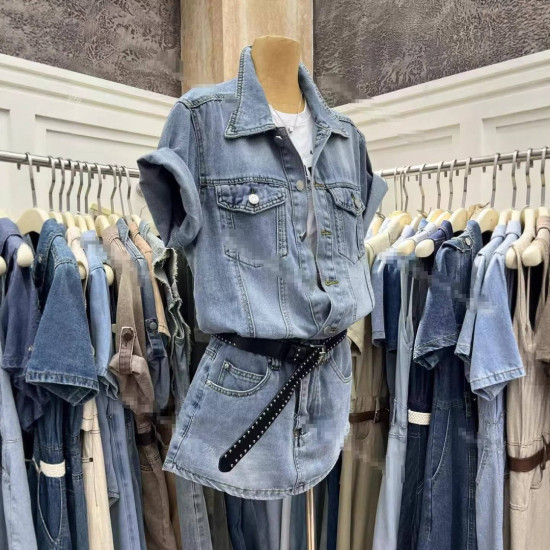 Джинсовый комбинезон