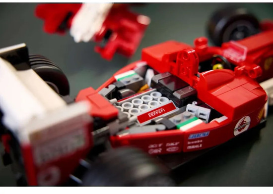 Icons Ferrari F2004 и Михаэль Шумахер 11375