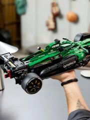 Техник Болид F1 Aston Martin Aramco AMR25 42240 - Фото 1